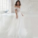 The New Lace Light Wedding Dress Is Elegant