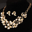 Two-Piece Set Of Pearl Four-Leaf Clover Necklace Jewelry