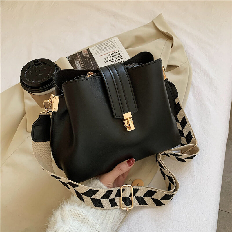 Wide Shoulder Strap Bucket Bag Single Diagonal