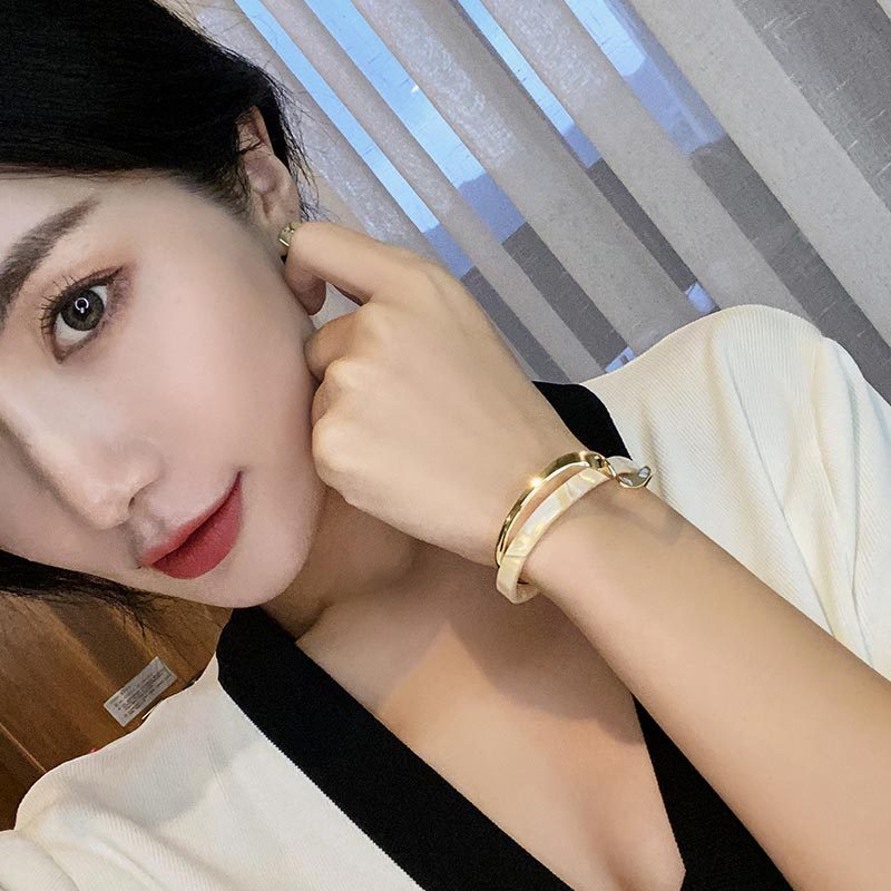Metal White Shellfish Plate Bracelet For Women Opening