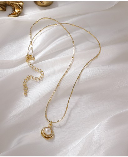 Temperament Retro Baroque Freshwater Pearl Necklace Titanium Steel