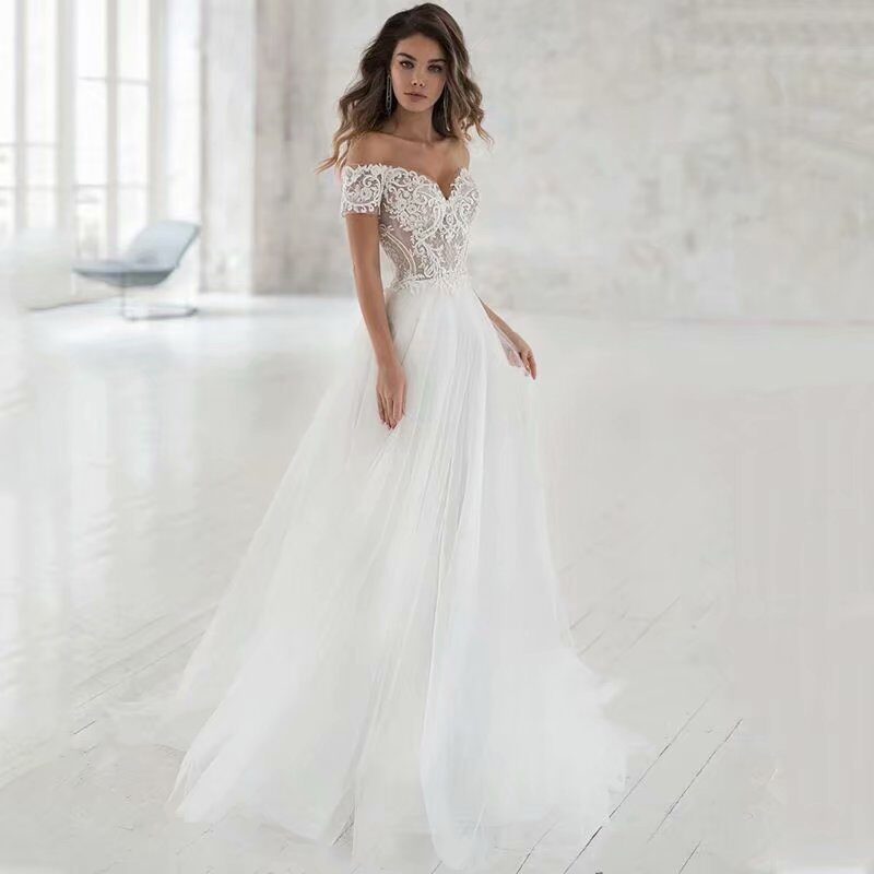The New Lace Light Wedding Dress Is Elegant