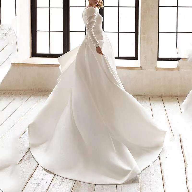 Ladies Style White Dress Satin Surface Was Thin