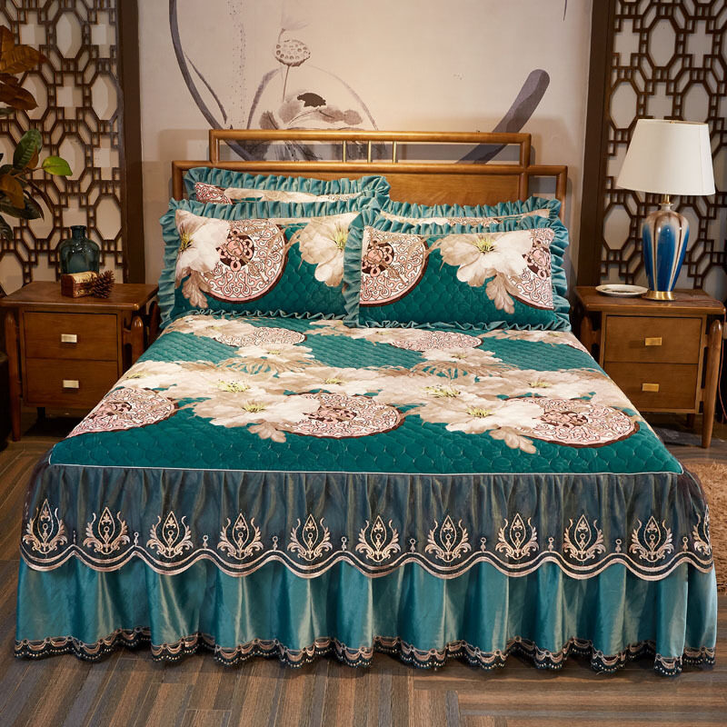 Single Piece Short Plush Bed Cover