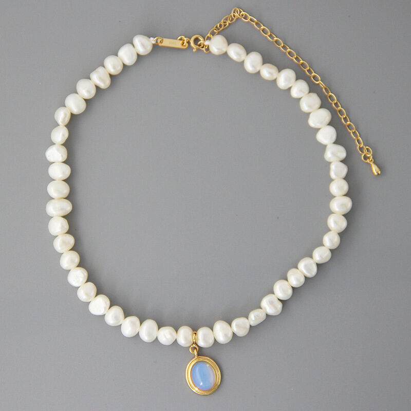 Round Medal Pearl Necklace Irregular