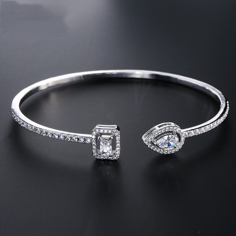 Simple And Exquisite Bracelet With Micro Inlaid AAA