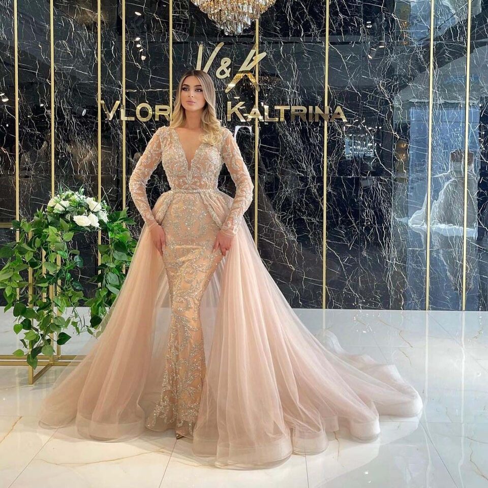 French Style Simple Long-sleeved Wedding Dress