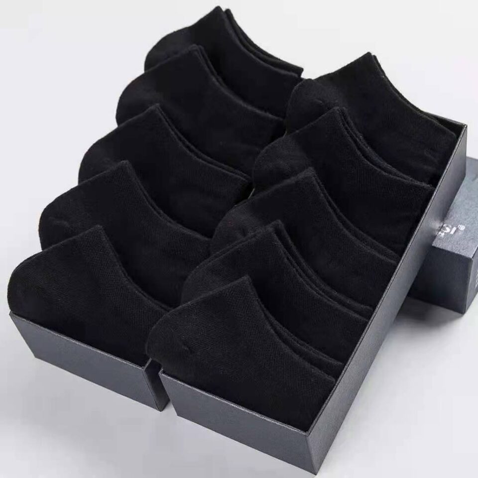 Solid Color Men's Black And White Grey Ship