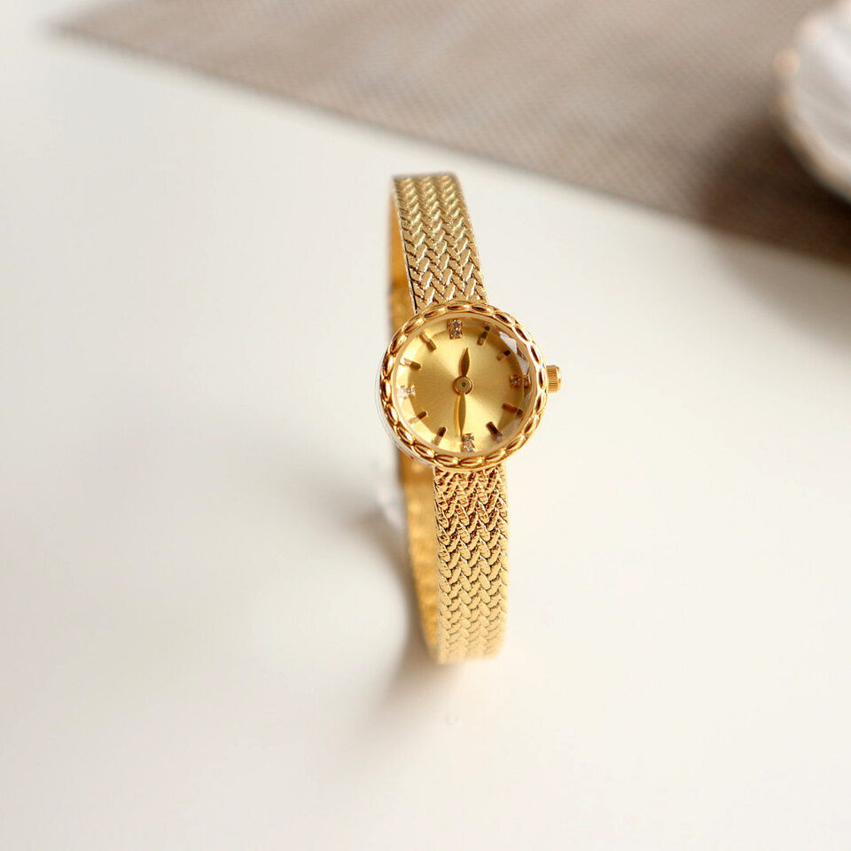 Simple Retro Special Interest Light Luxury Small Gold
