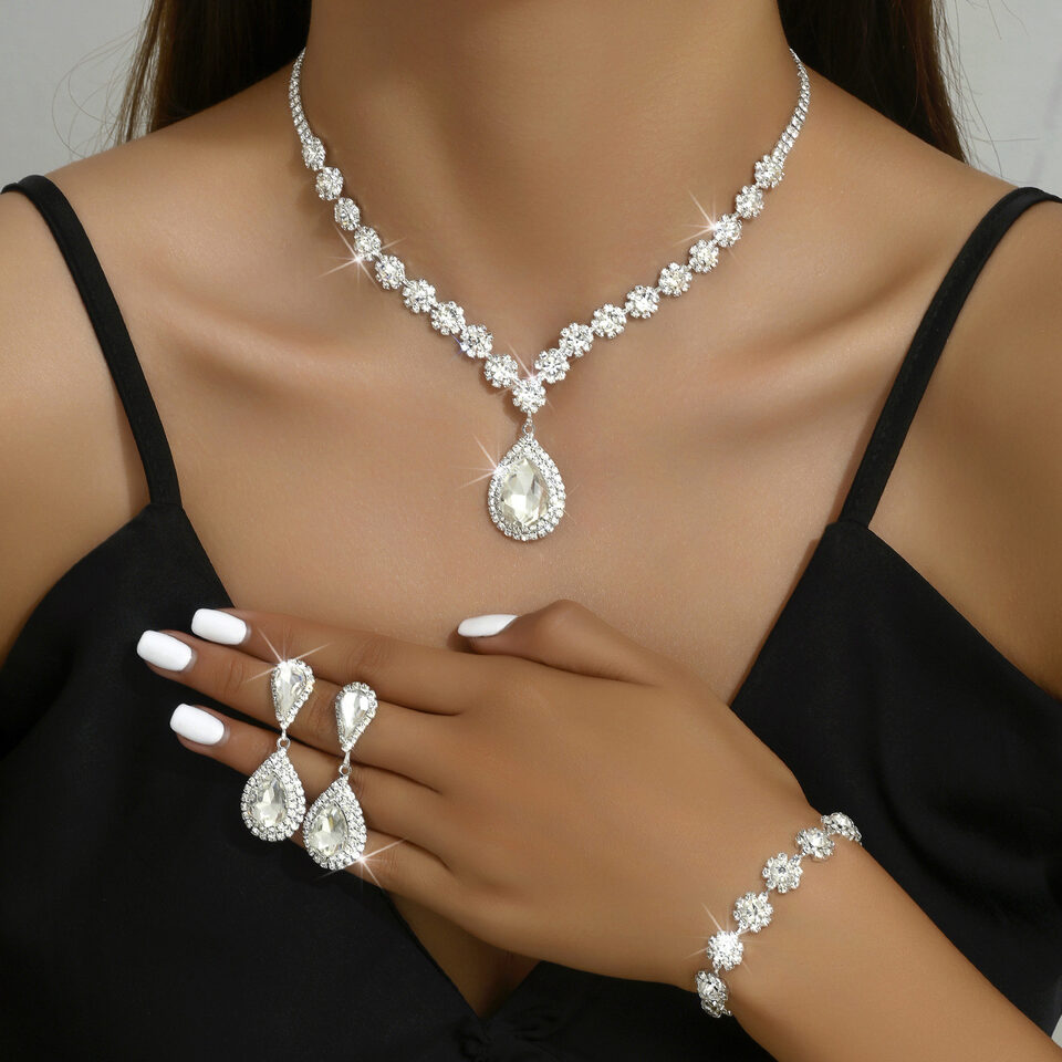 Fashion Jewelry Bridal Suit Necklace Ear Stud Bracelet