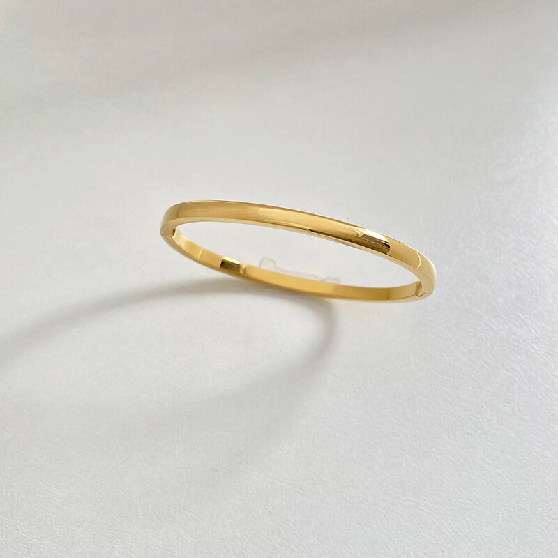 Retro Minimalistic Buckle Simple Bracelet Gold