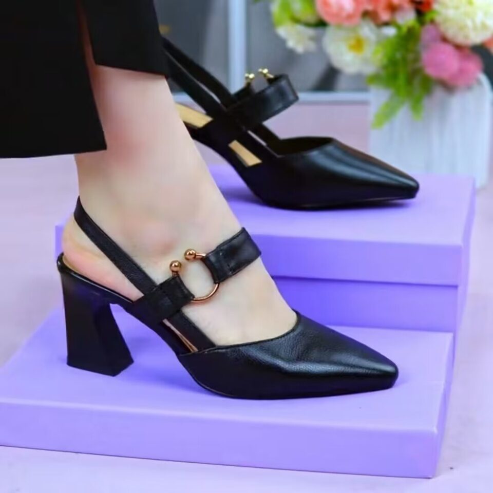 Closed Toe Back Empty Leather Chunky Heel Sandals