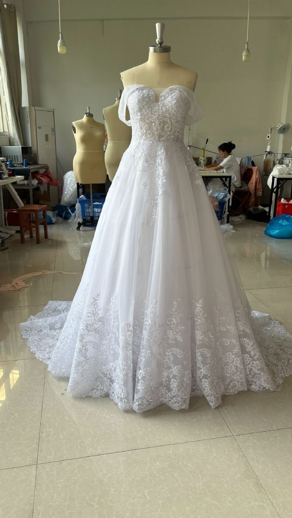Off-shoulder Bridal Main Wedding Dress Elegant Court Style