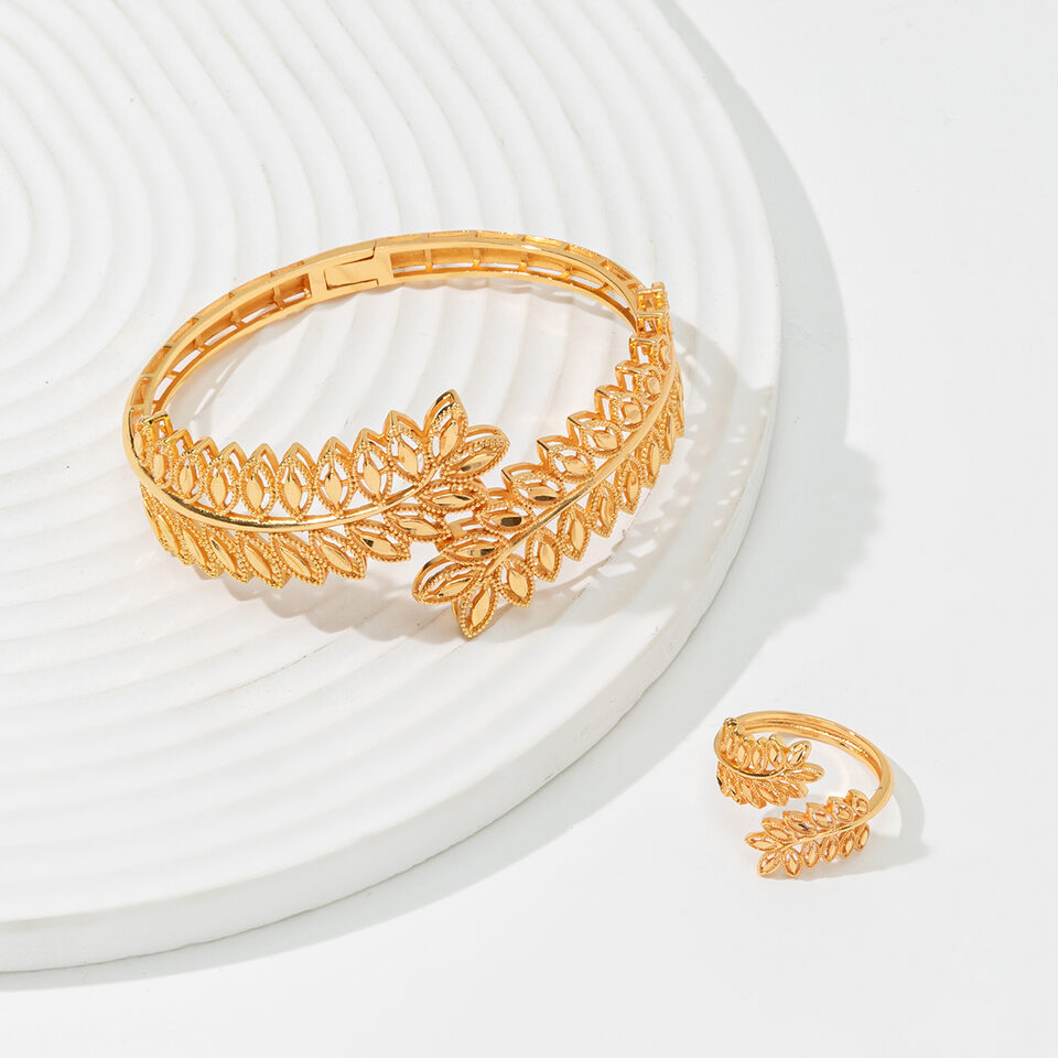 2cpsVintage Wheat Ear Leaf Gold Bracelet