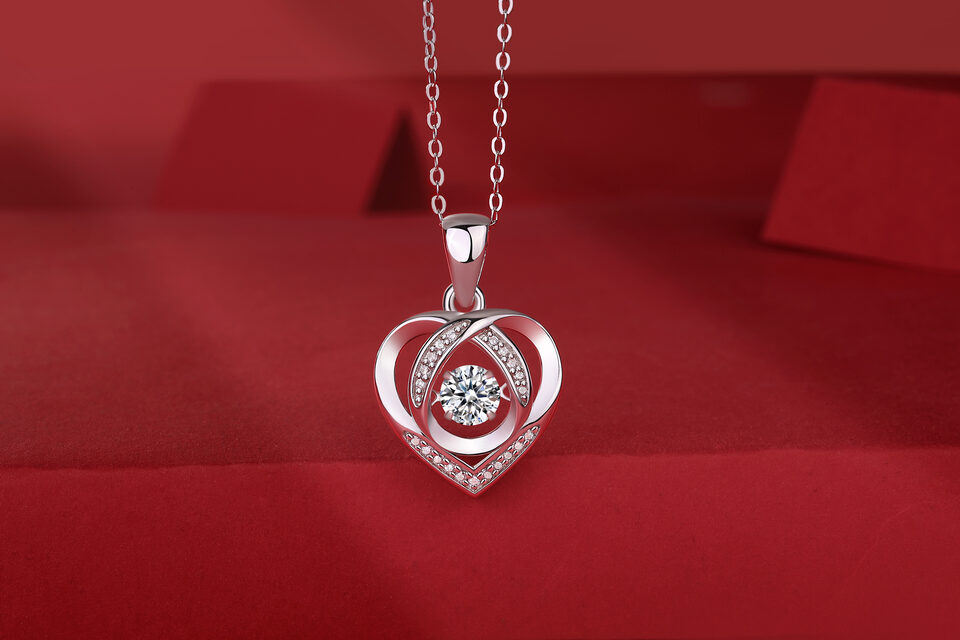1Heart To Have Your Luxurious Fashion Diamond Pendant