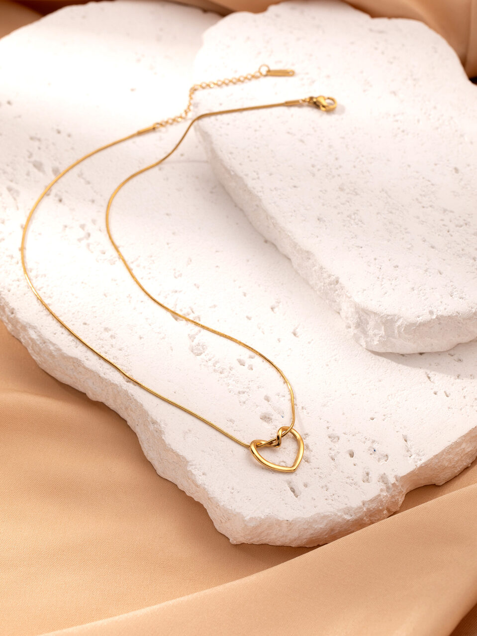 Fashion Jewelry Tainless Steel Twist Hollow Heart Pendant
