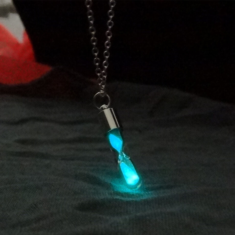 Fashion Time Hourglass Crystal Drift Bottle Pendant Noctilucent