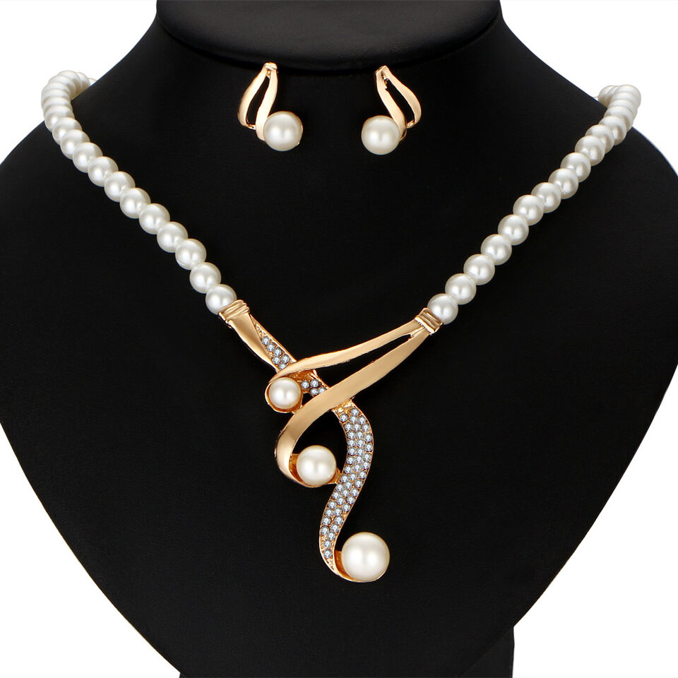 Europe and the United States personality pearl clavicle