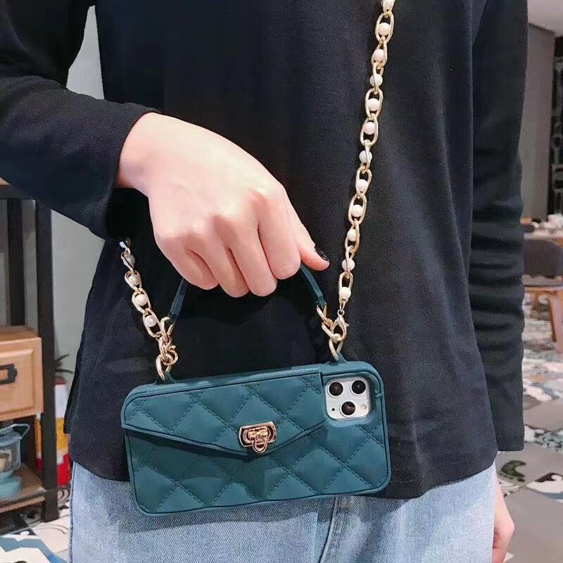 Luxury Women's Mobile Phone Case With Inclined Chain