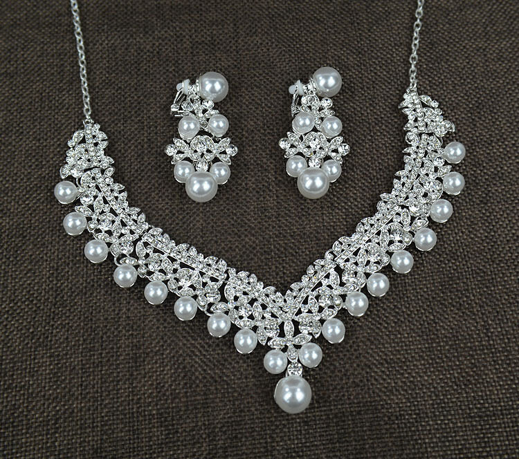 White pearl necklace diamond suit bride wedding accessories