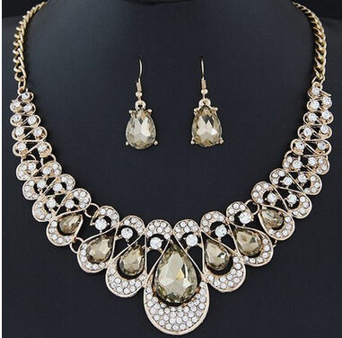Necklace earring set